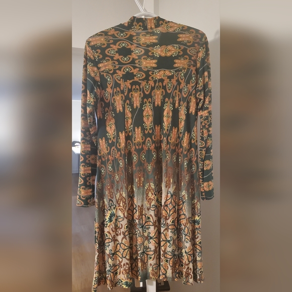 Long Sleeve Dress | Green/Floral Print | Loose Fit With Pockets | Size M | NWOT - Picture 2 of 3